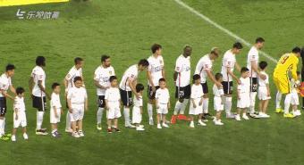 足球为什么每个队员都要有球童,为什么足球运动员出场带个孩子