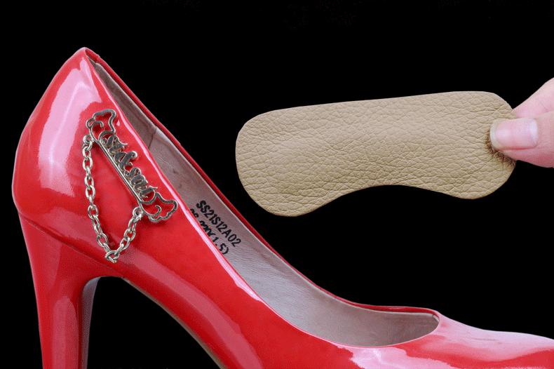 高跟鞋前面挤脚但是后跟掉怎么办,高跟鞋小了挤脚大了不跟脚怎么选