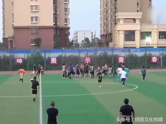 请不要为足球打上“*力暴**”这个标签！