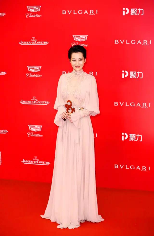 黄渤拿下金爵影帝,金爵奖黄渤黄晓明