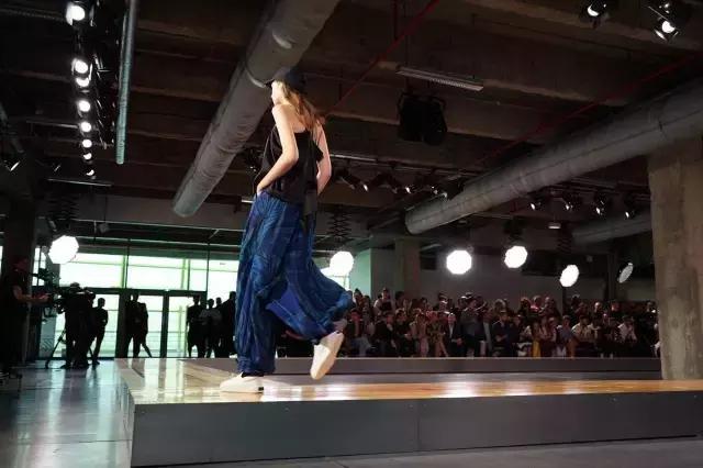 vetements摆烂短袖,vetements新款bomber