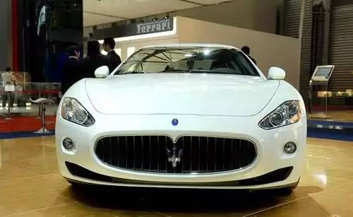 鹿晗吴亦凡这些小鲜肉都开什么豪车?陈伟霆的奥迪R8竟最低调