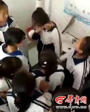 一女生在厕所被扇耳光警方后续,靖边县二中一女子被打