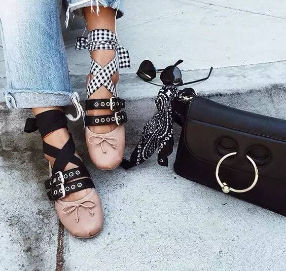 下周穿什么,如何将平底鞋穿得时髦又显腿长