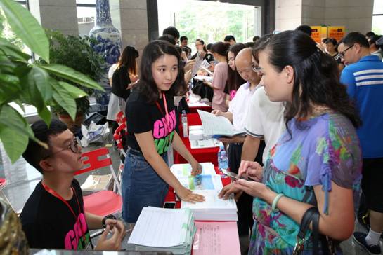 转给家有考生的家长，一百多所大学的招生老师明天一起在东莞等你