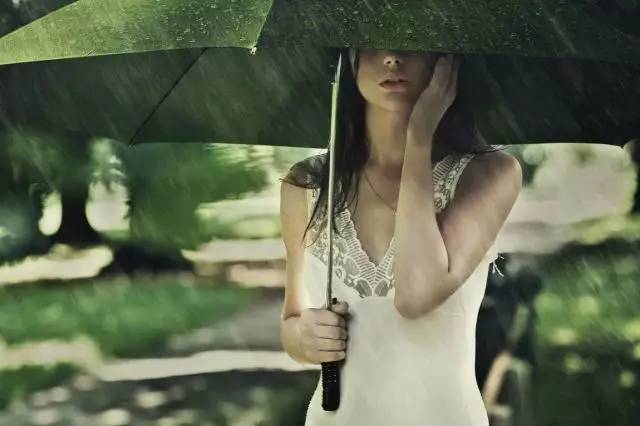 阴雨天是不是容易抑郁发作,阴雨天心情抑郁怎么办呢