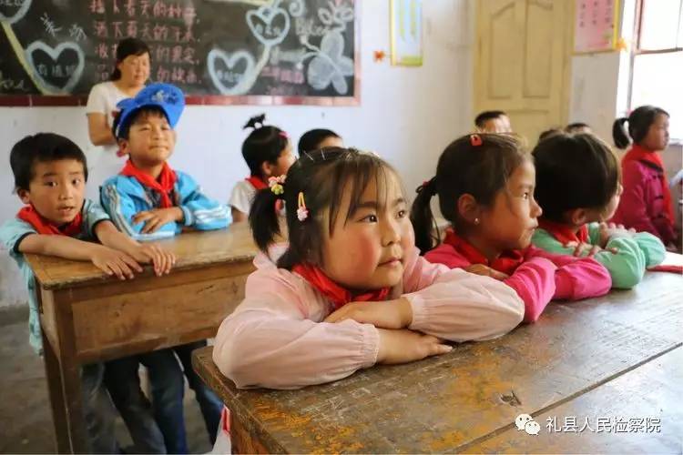 大爱无疆关爱儿童视频,检察院关爱留守儿童爱心捐赠活动