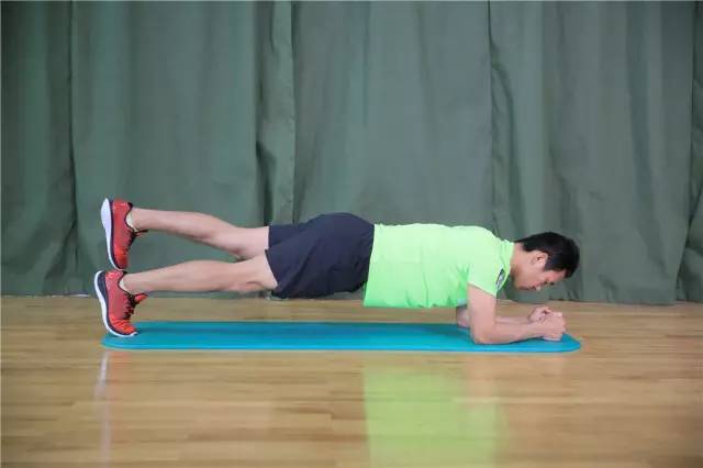 平板支撑能练腹肌马甲线么,做多久平板支撑能练腹肌