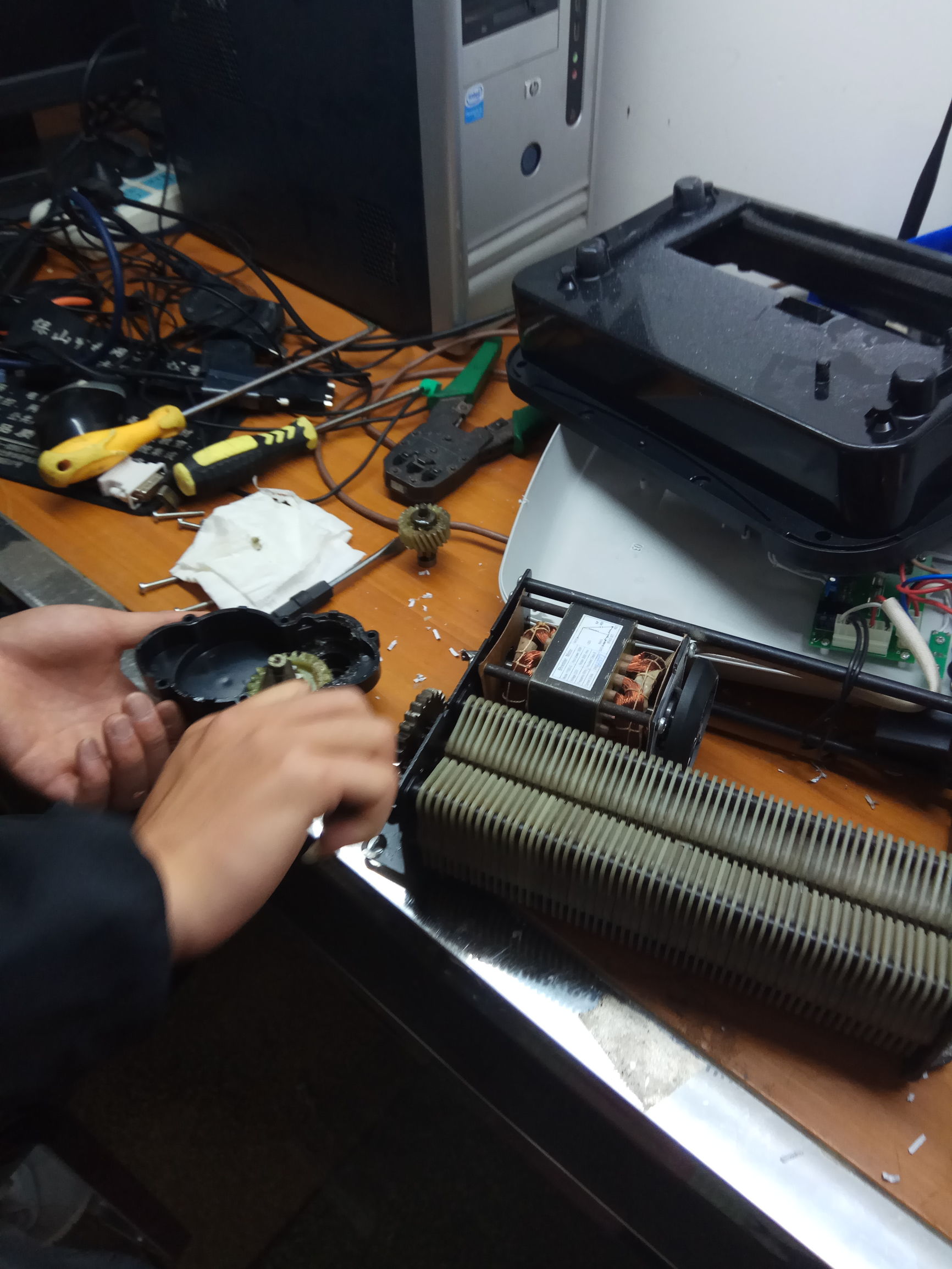 碎纸机的简单故障处理,碎纸机不转动的故障应如何处理