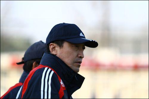 是曾诚丢球多还是颜骏凌丢球多,曾诚颜骏凌谁厉害