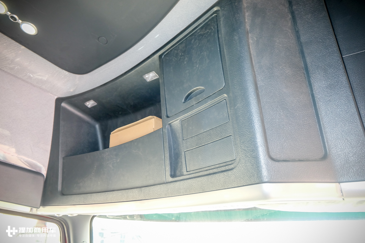 新款重汽t7牵引车,540马力的重汽