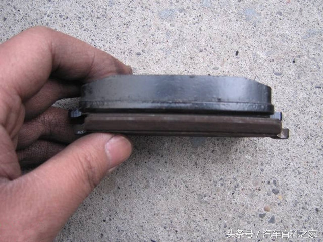 刹车片薄了踏板行程会增大吗,刹车踏板不要轻易调整