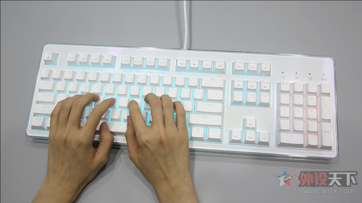 这款键盘有点厉害:可调键程、可在右上方组装乐高模型,最重要的是它有10种灯效