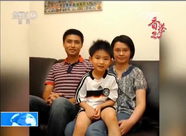 9年前这个香港小朋友见习爷爷闹了笑话如今想邀他踢球快看