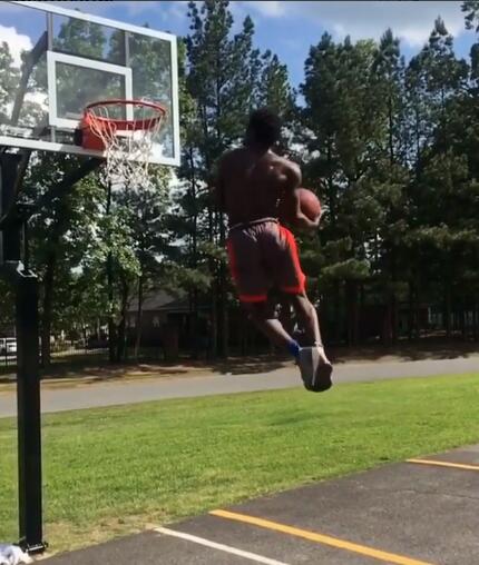 1.3米的矮个子怎么完成扣篮,1.75米扣篮成功是什么感觉