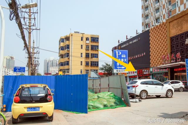 WTF？去南阳路吃海鲜，服务员把菜倒桌上就走，连筷子都没有？