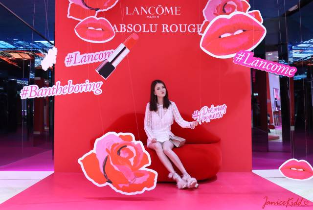 忘掉玻璃唇,现在是彩虹唇的时代了