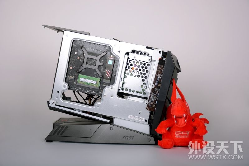 这才是游戏手机该有什么样的样子,微星宙斯盾钛3主机