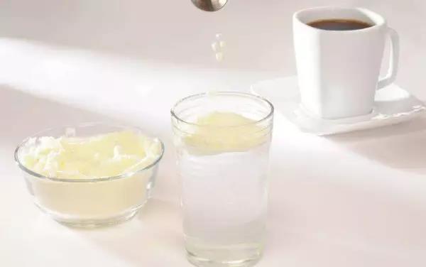 冲奶瓶姿势,泡奶粉的正确冲奶方法