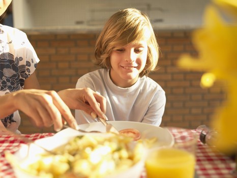 孩子不吃饭育儿知识,育儿师孩子不吃饭怎么办