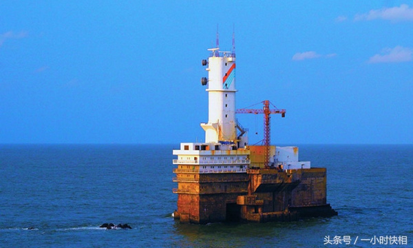 大海中的一座孤岛,大海里的一个孤岛