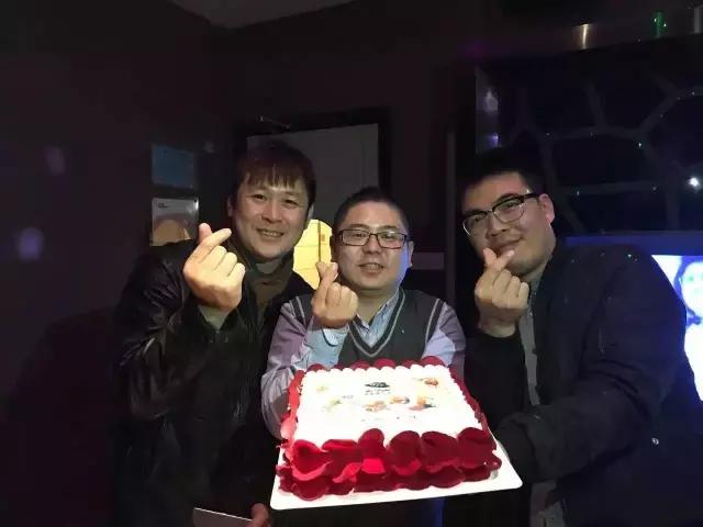 他辞了10年高管工作，开了家外卖蛋糕，日销逾千单！连姚晨、何炅都为其点赞！