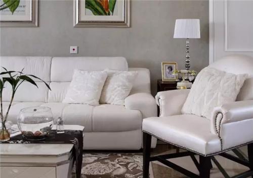 客厅实木沙发和布艺沙发哪个好,客厅放大沙发好还是小沙发好