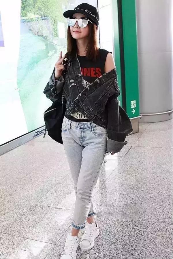 你还没有一件背心出街？那你一定是过了个假夏天！可儿，霉霉，蕾哈娜都爱的它你怎么可以没有？