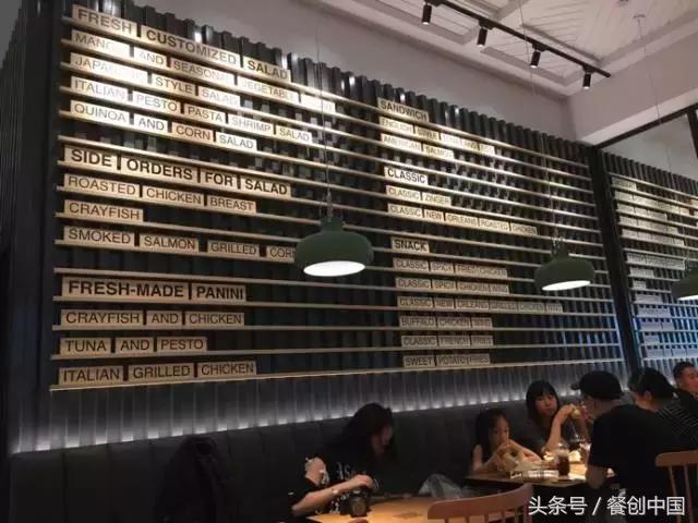 草木绿、工业风、无纸化点餐、小龙虾配朝日啤酒怎么潮怎么上