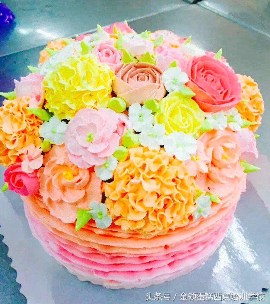 最实用蛋糕裱花嘴的方法,家庭版生日蛋糕裱花的正确方法