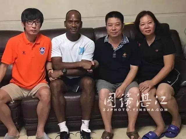 江心岛是一块体育的福地！国际*级A**足球教练丹尼斯吴川印象