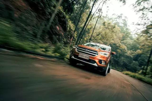 一台能买菜带娃下工地的“超跑”，评测2017款福特翼虎