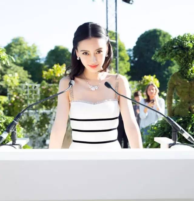 章子怡巴黎时装周白色休闲,章子怡米兰时装周白色裤裙