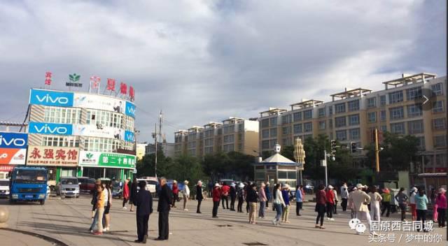 西吉县商业广场在哪,在广场悠闲散步