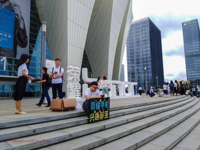 华为畅享7plus拍照,华为畅享7plus流光金和香槟金