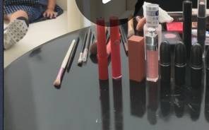 比起只用30块唇膏直播的伊能静,化妆我只服包文婧!