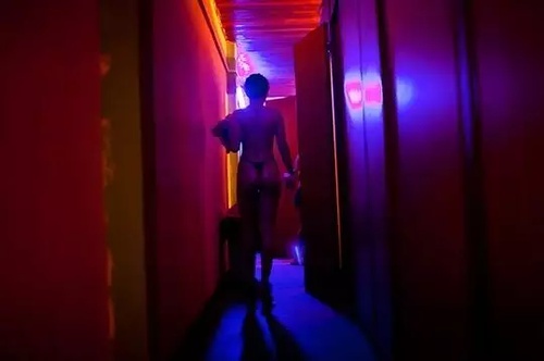 在澳洲上了一次当，给“马杀鸡”女，“站街”！