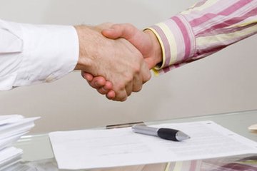 hr拖着不发offer要怎么询问,大公司hr发offer的流程