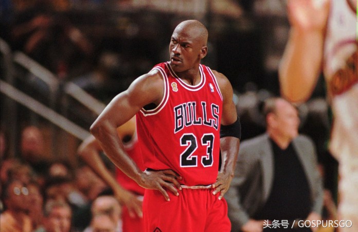 大合同满天飞！在他面前却很尴尬！年薪曾一人超过19队！