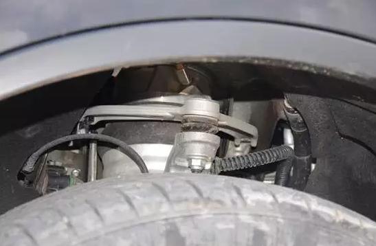 途锐内饰变化,途锐二代和三代变化