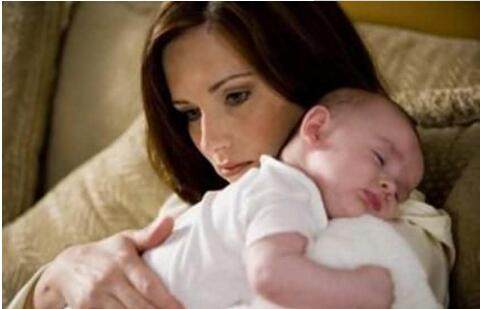 产后妈妈腰痛的弯不下，医生解释是孕期坏习惯导致腰椎骨折