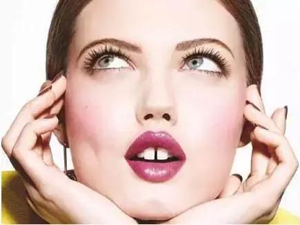 小孩牙齿缝隙大是什么原因,40岁女性牙齿缝隙变大是什么原因