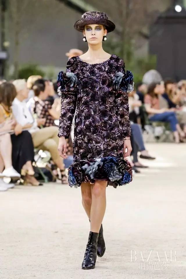 埃菲尔铁塔法国巴黎的浪漫地标,chanel秀场埃菲尔铁塔