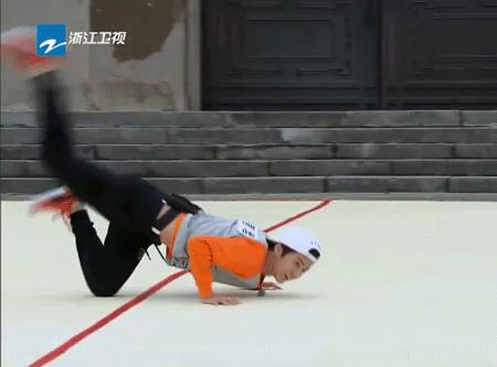 鹿晗喜欢的足球明星,鹿晗篮球球技