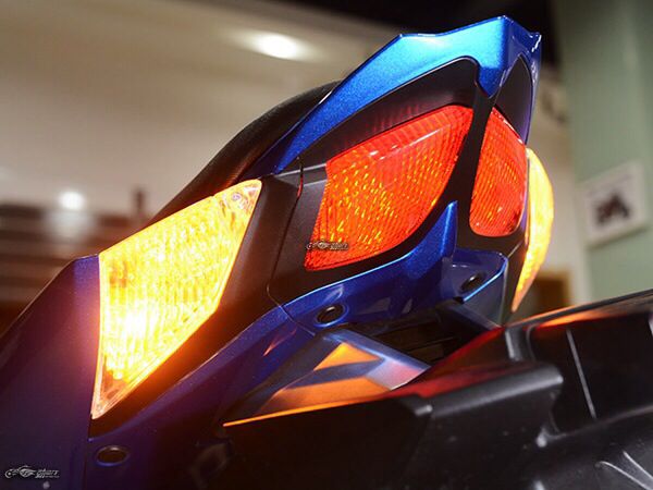 铃木gsxr100试驾,铃木gsx-r1000合金摩托车