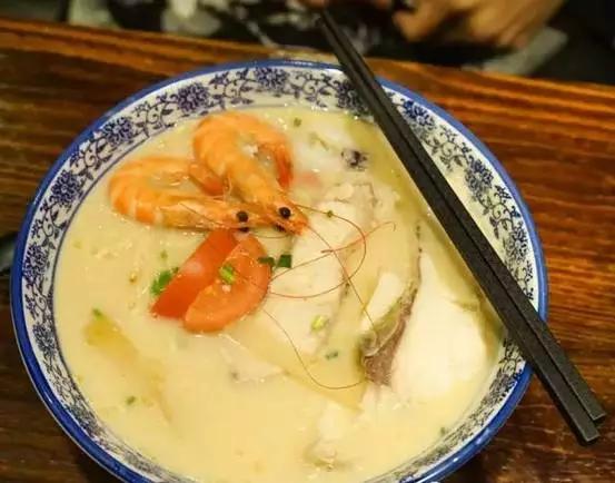 带朋友吃饭去哪里吃最好,出去吃什么面条好吃