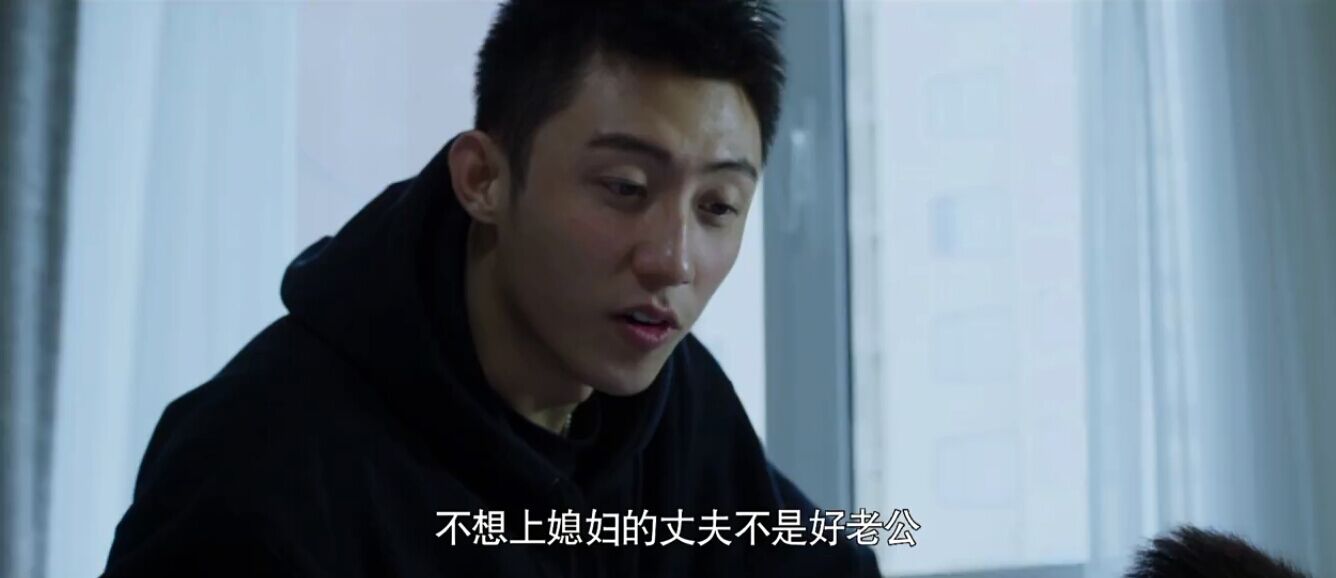 发现室友是男扮女装,发现室友