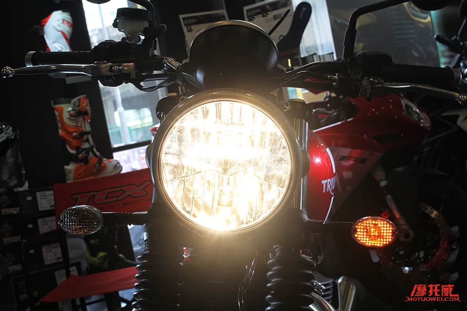 凯旋bonneville1200,凯旋bonneville红色