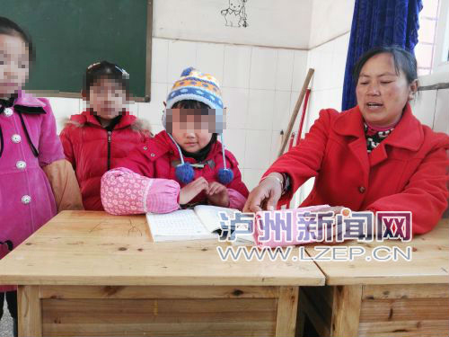 脑瘤小孩和父母最后告别,孩子脑瘤手术后成植物人