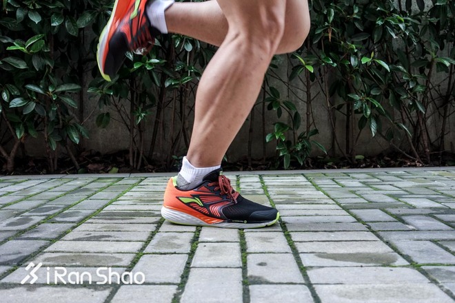 李宁云四代叠影芯片怎么用,李宁云四代跑鞋减震科技